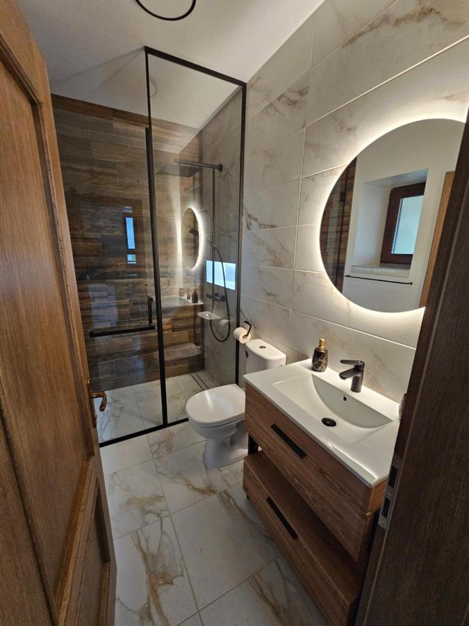 Arbor Apartment *
